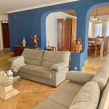 Amendoeiras 52 Villa