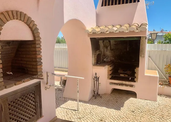 Amendoeiras 52 Villa